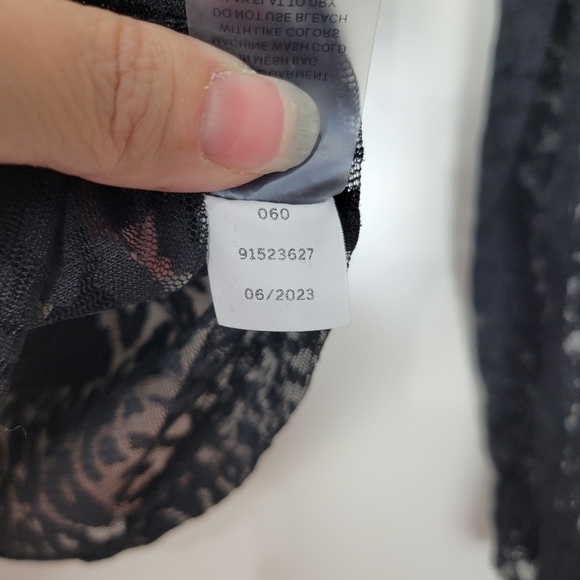 NWT Vince Camuto Mock Neck Long Sleeve Mesh Leopard Print Top in Black - Picture 14 of 16